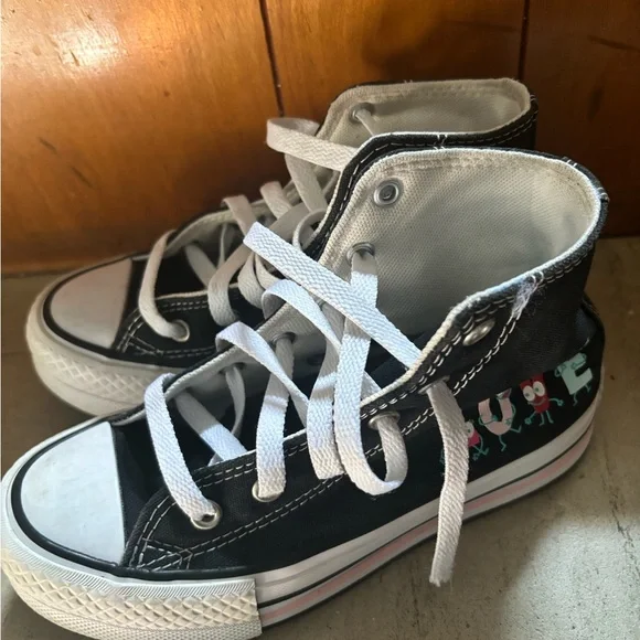 Girls converse - Picture 2 of 5